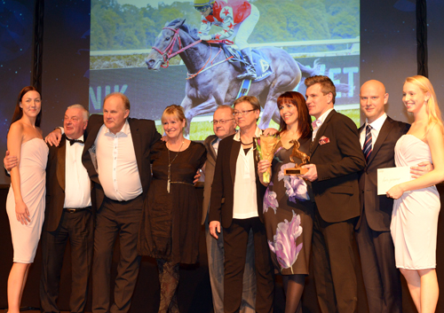 Manacor's ejere, svenske Star Face AB, var på podiet to
gange på vegne af Manacor som vinder af kategorierne Årets 3-årige 2015 og Årets Hest 2015. Foto Lasse Jespersen