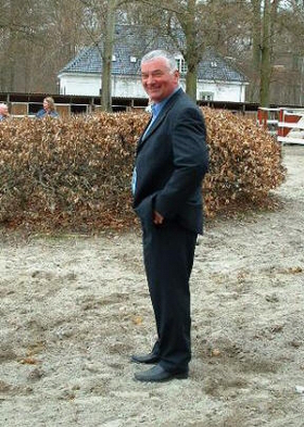 Bent Olsen i paddocken