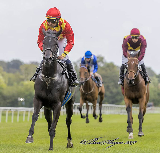 Meringue (IRE), redet af Carlos Lopez, sejrer i Scanvet Stallions 3-Års Cup, Klampenborg, 11. aug. 2019. Foto Burt Seeger