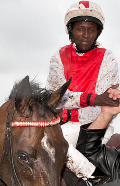 Jockey Jacob Lokorian
fra Kenya sejrer med Cut Belle