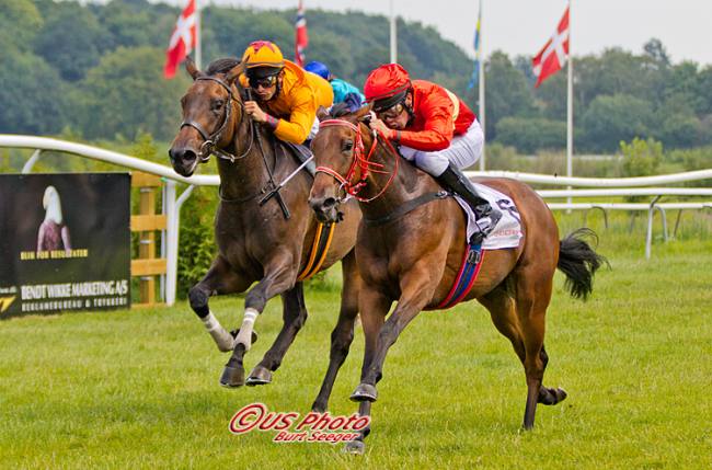 Palagirl (IRE) viste sin speed på de sidste meter, og vinder sikkert med 0,5 længde, 
	redet af staldens lærling Marcos Robaldo. Foto Burt Seeger
