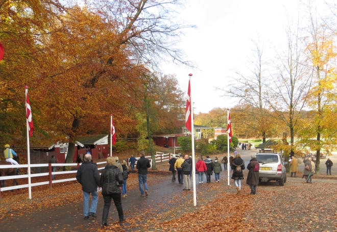 Fra stald Bent Olsen skal lyde en stor tak til Klampenborg Galopbane for en vellykket sæson 2013. Foto styles-ok
