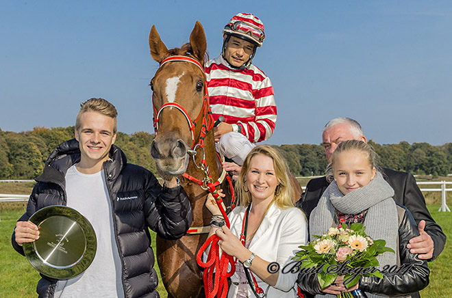Ejere O.C.C. i vindercirklen efter Papa Bears sejr 11. oktober 2014 