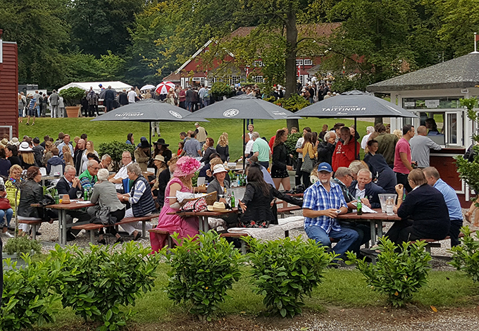 Stemningsbille fra Dansk Derbydag 2016. Foto styles.ok