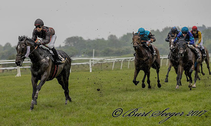 Istan (GB) med jockey Elione Chaves vinder iKeyVet Guineas Trial med 2,5 længde søndag den 4. juni 2017. Foto Burt Seeger