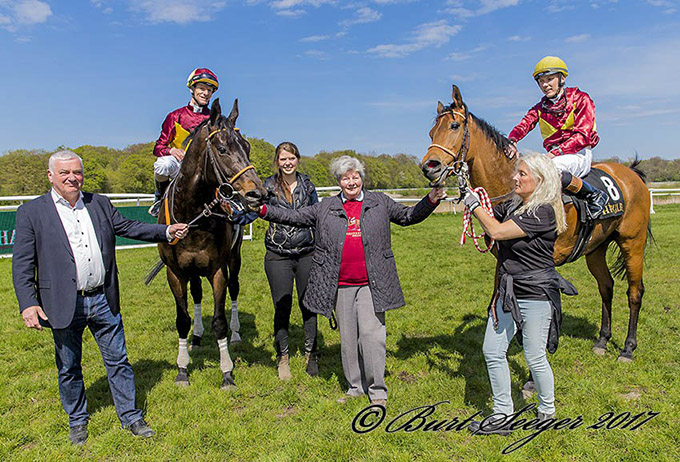 Dobbeltsejr til hesteejer Lone Kaj-Nielsen i Dansk Jockey Club 2017 med Jubilance og Falconet, trænet af Bent Olsen. Foto Burt Seeger