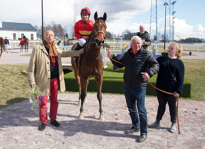 Sliceoflife i vindercirklen, Bro Park, 23. april 2017.Foto: Elina Björklund, Svensk Galopp