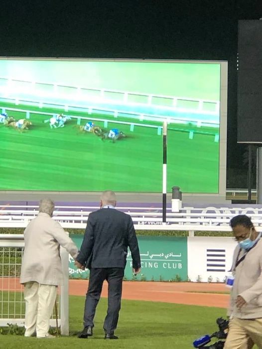 Hesteejer og træner under Pjerrot’s (USA) opvisning på Meydan.  Foto: lånt fra Facebook, Galop i Klampenborg Sæson 2022. Administrator Kim Gudmand.