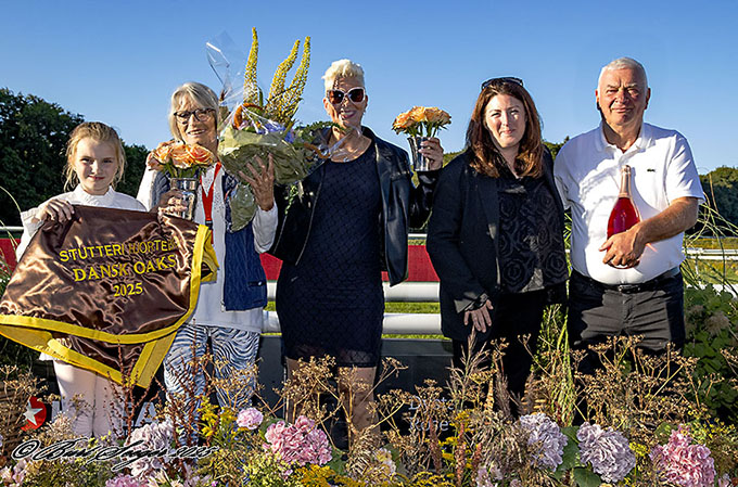 Sejrspodiet:  Lene Christiansen (øverst til venstre), Marianne Romer, løbssponsor Iben Hjorth og Bent Olsen. Foto Burt Seeger