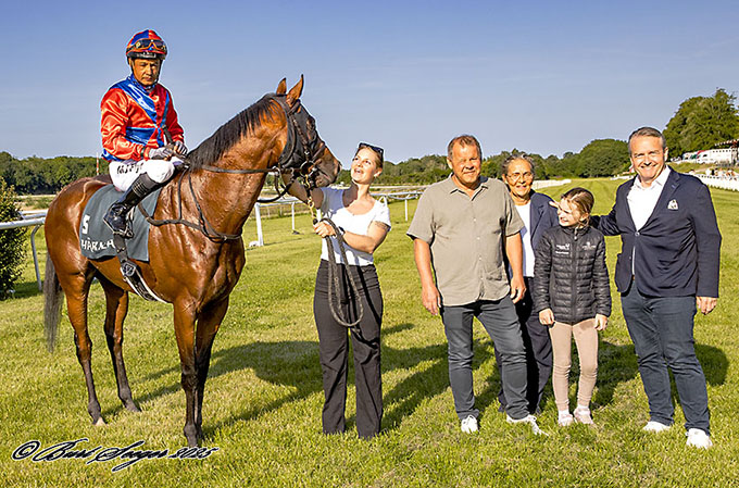 Ejere Frank og Helle Hansen, Steen Douglas er de stolte ejer af King Of Ten. Foto Burt Seeger