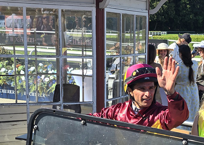 Jockey Elione Chaves på dansk derbydag 2026 efter sejr med Great Wish. Foto: Ole Henrik Sørensen