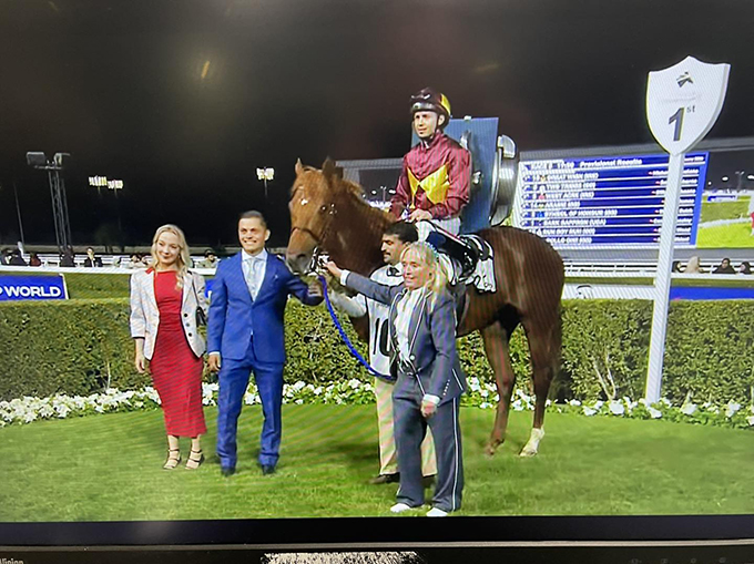 Polly alias Tine Hansen og Andreas Tapia Dalbark tager imod Great Wish efter sejr i Dubai Sprint 30. jan. 2026