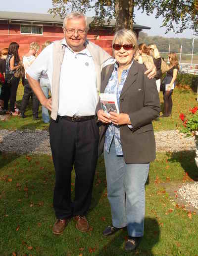 Vivi Bresson og Niels Erik Lynggard, medejere af Don't Lose,
venter spændt på udfaldet af dagens første løb, lør 1. oktober 2011. Foto: OK-Styles